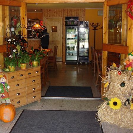 Kis-Duna Motel & Camping Mosonmagyaróvár Exteriör bild