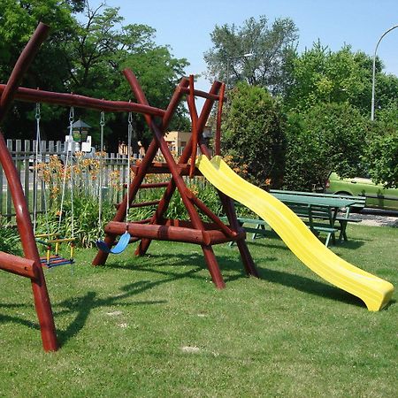 Kis-Duna Motel & Camping Mosonmagyaróvár Exteriör bild